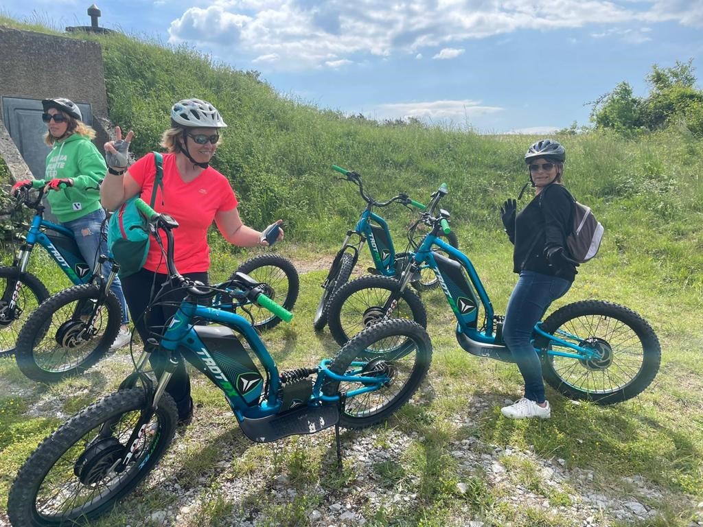 Votre été en Drôme-Ardèche. Depuis Génissieux, des balades bucoliques en  trottinette électrique